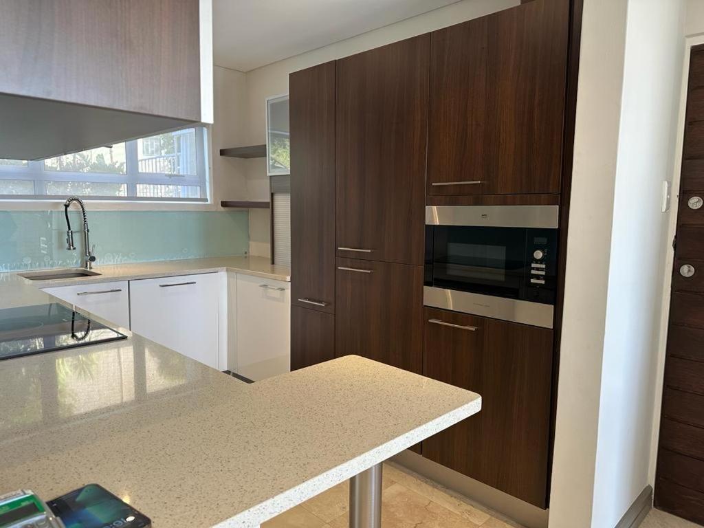 Bgs Luxury Two Bedroom -camps Bay-cape Town