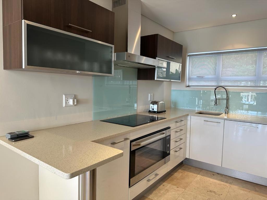 Bgs Luxury Two Bedroom -camps Bay-cape Town Appartement *